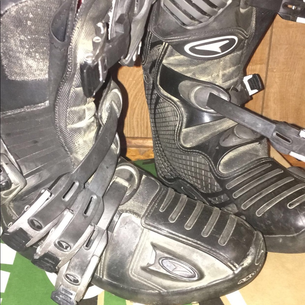 Like new axo prime black motocross boots